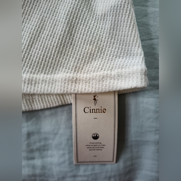 CINNIE Ladies  Pullover Shirt  Size Medium (NWT) Long Sleeves Smoke Free Home - Picture 5 of 7